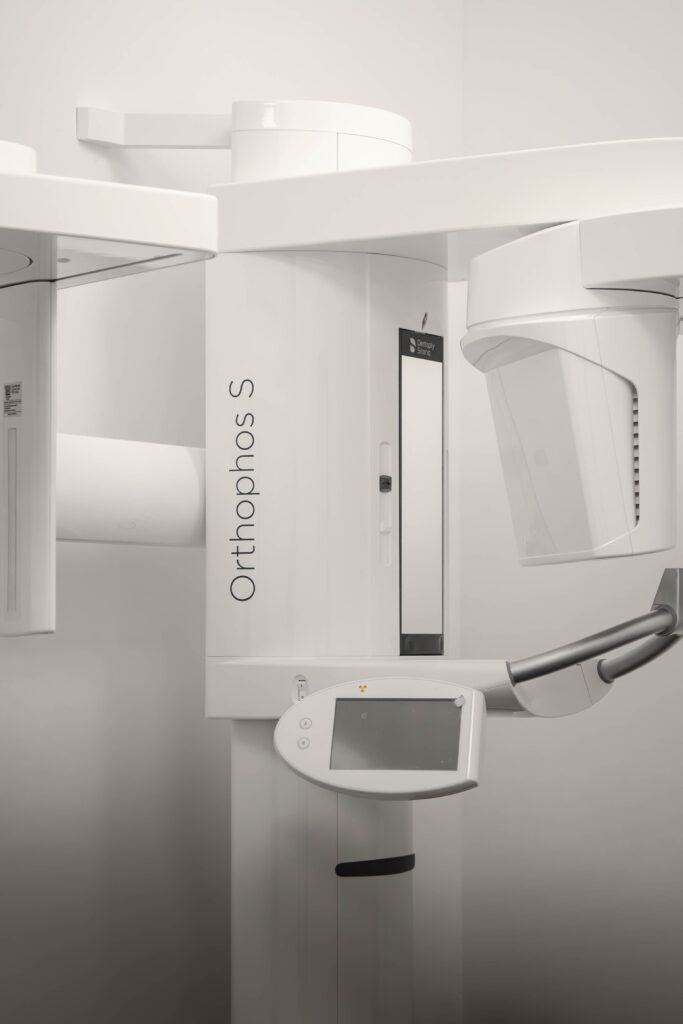 Aparat rentgenowski Dentsply Sirona Orthophos S do wykonywania zdjęć panoramicznych i 3D w stomatologii